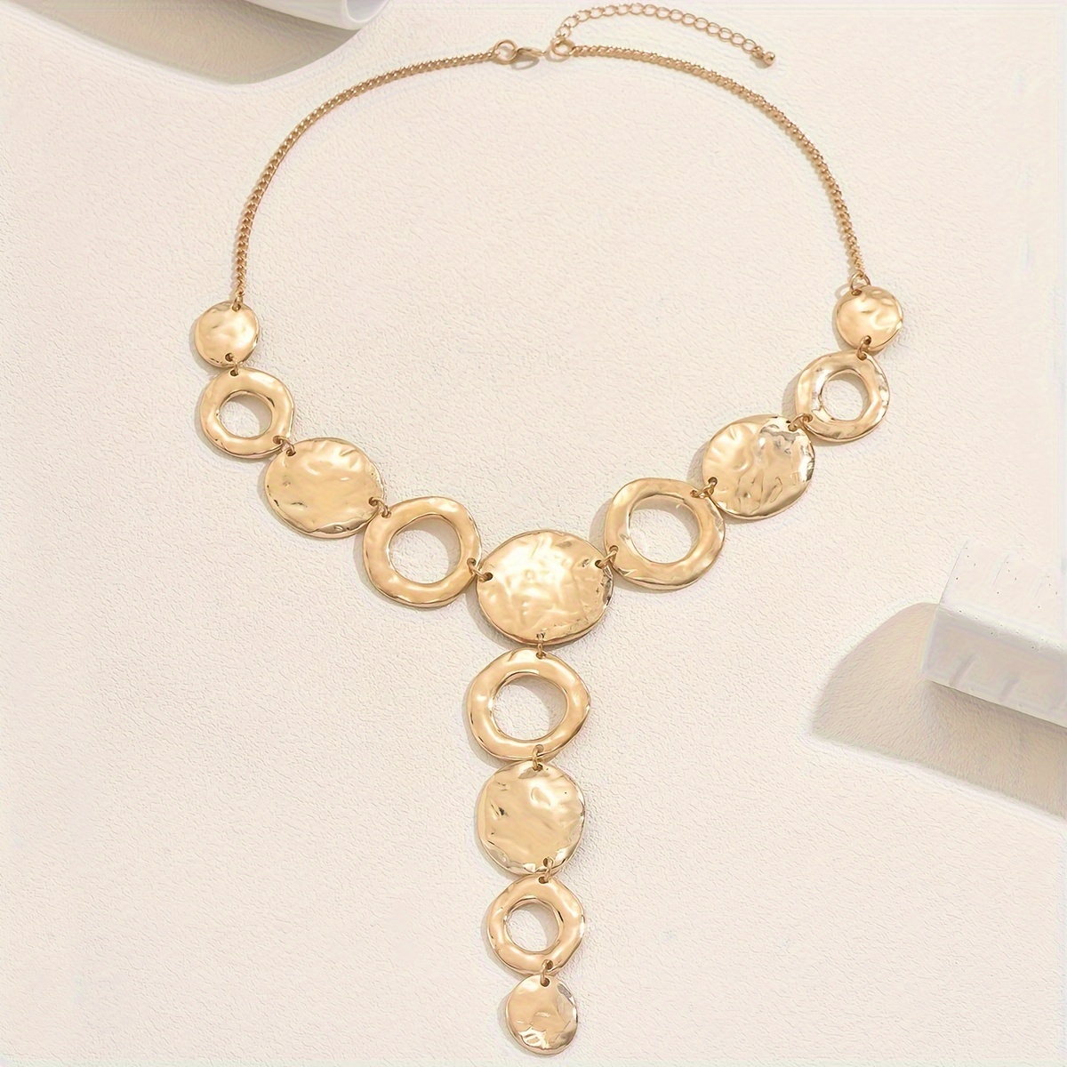 Women's Y-Shaped Geometric Hammered Circle Necklace, Autumn-Winter